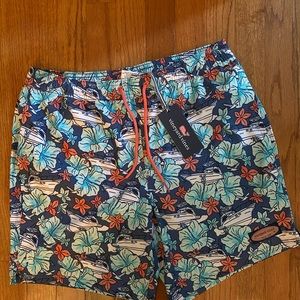 NEW Vineyard Vines swim trunks 🩳 (Mens Small)